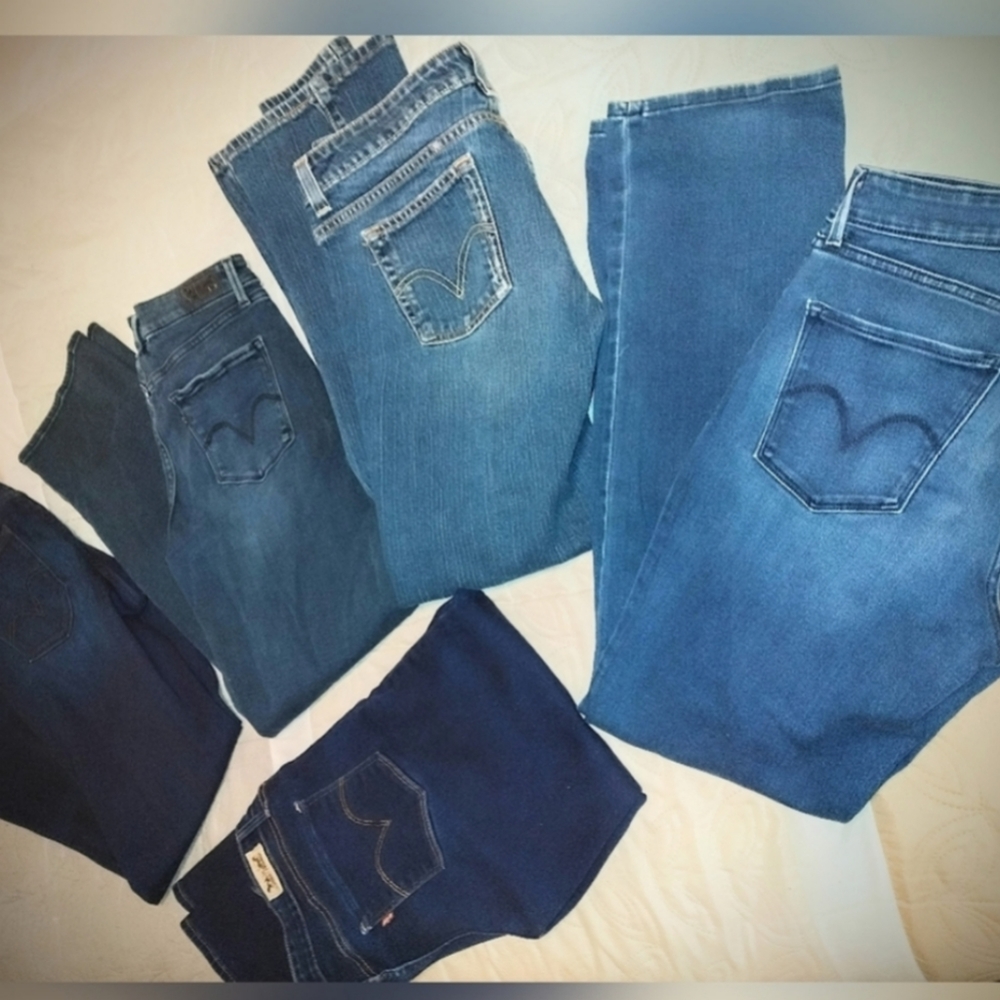 Women's Levi's Jeans Lot size 10 and 9